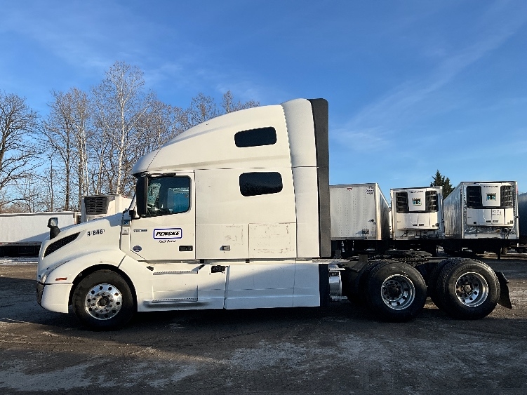 2022 Volvo VNL 760 in Reading, PA — photo 4