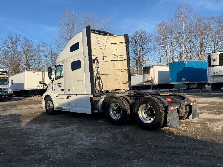 2022 Volvo VNL 760 in Reading, PA — photo 5
