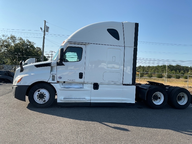 2022 Freightliner Cascadia in Millville, NJ — photo 4