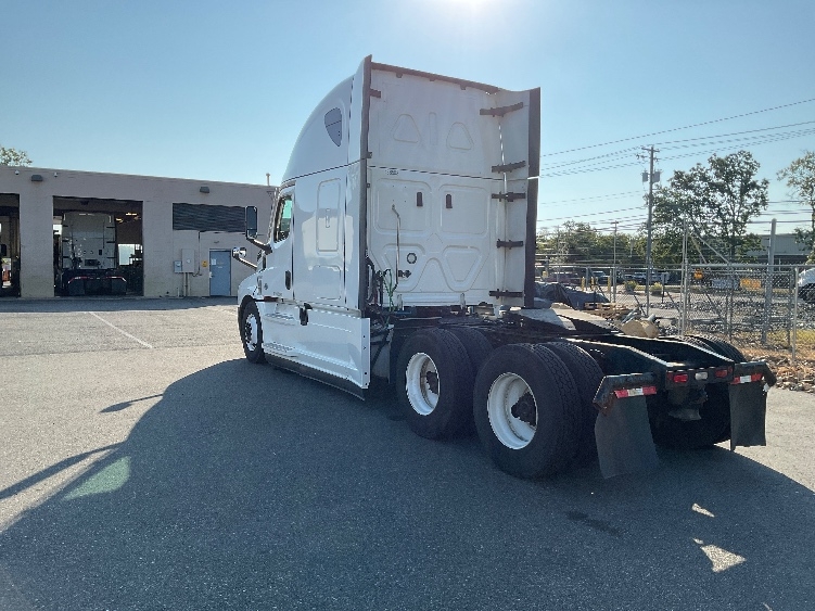 2022 Freightliner Cascadia in Millville, NJ — photo 5