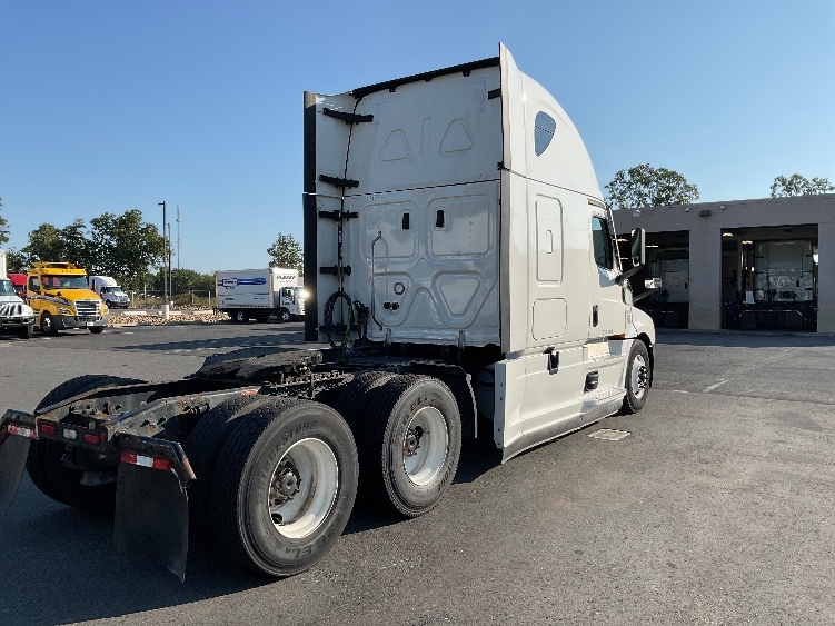 2022 Freightliner Cascadia in Millville, NJ — photo 7