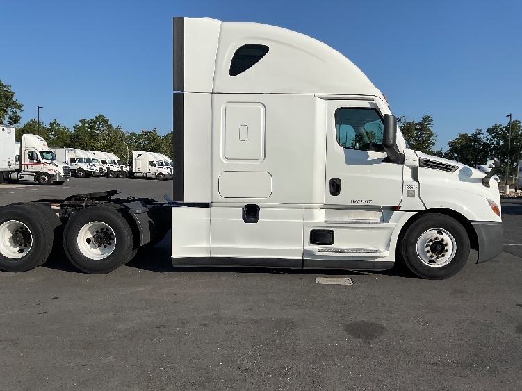 2022 Freightliner Cascadia in Millville, NJ — photo 8