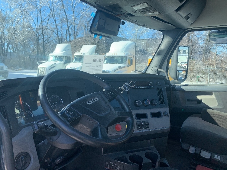 2022 Freightliner Cascadia in Bowling Green, KY — photo 10