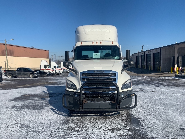 2022 Freightliner Cascadia in Bowling Green, KY — photo 2