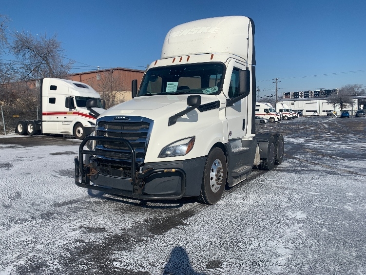 2022 Freightliner Cascadia in Bowling Green, KY — photo 3