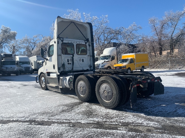 2022 Freightliner Cascadia in Bowling Green, KY — photo 5
