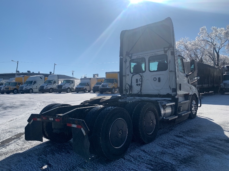 2022 Freightliner Cascadia in Bowling Green, KY — photo 7