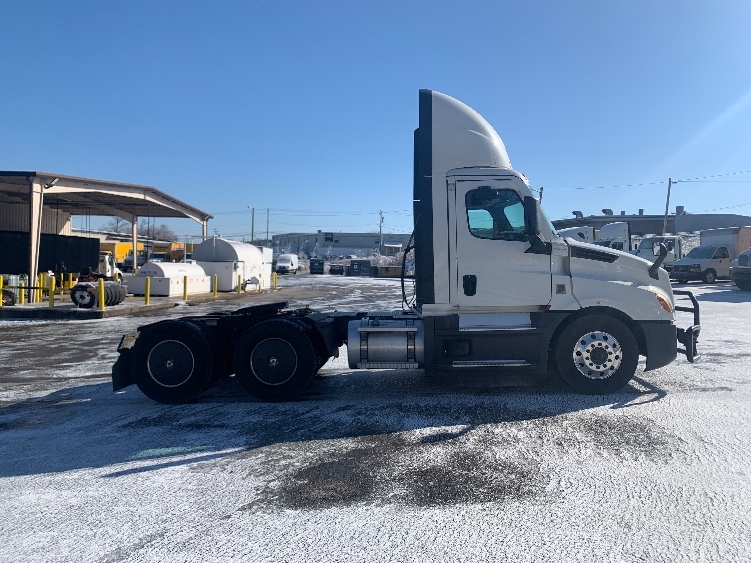 2022 Freightliner Cascadia in Bowling Green, KY — photo 8