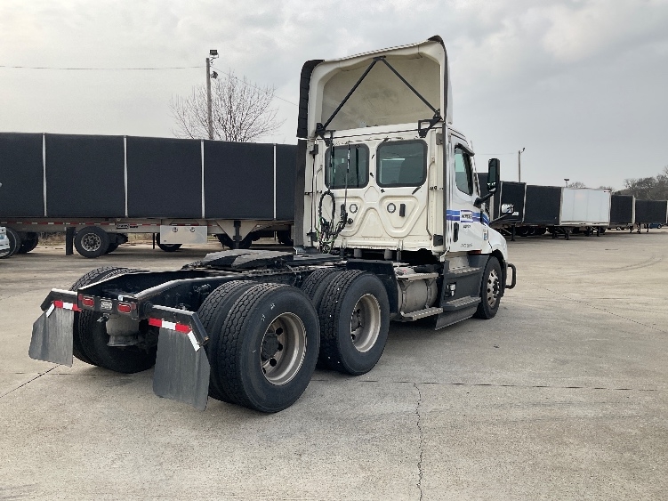 2022 Freightliner Cascadia in Elizabethtown, KY — photo 7