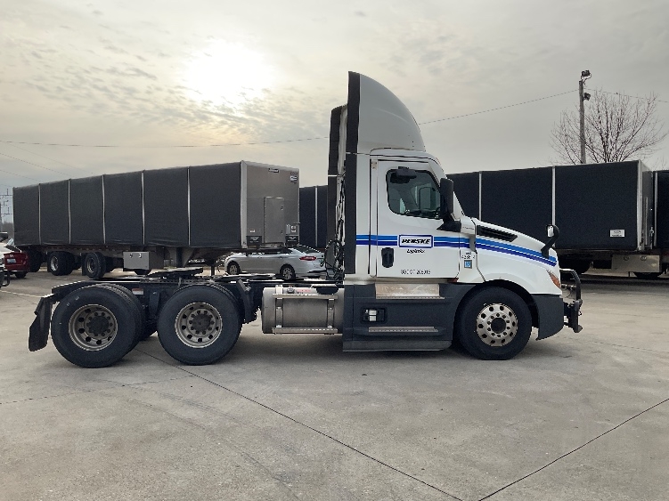 2022 Freightliner Cascadia in Elizabethtown, KY — photo 8
