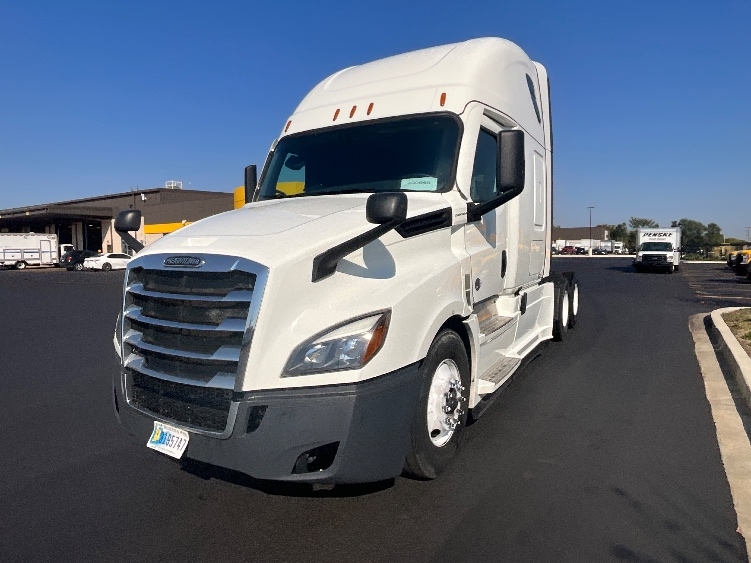 2022 Freightliner Cascadia in La Porte, IN — photo 3