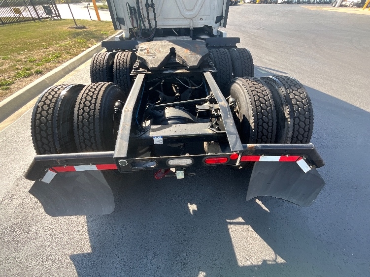 2022 Freightliner Cascadia in La Porte, IN — photo 6