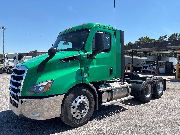 2022 Freightliner Cascadia in Prince George, VA — photo 3