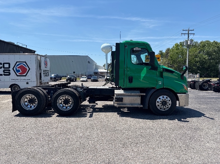 2022 Freightliner Cascadia in Prince George, VA — photo 8