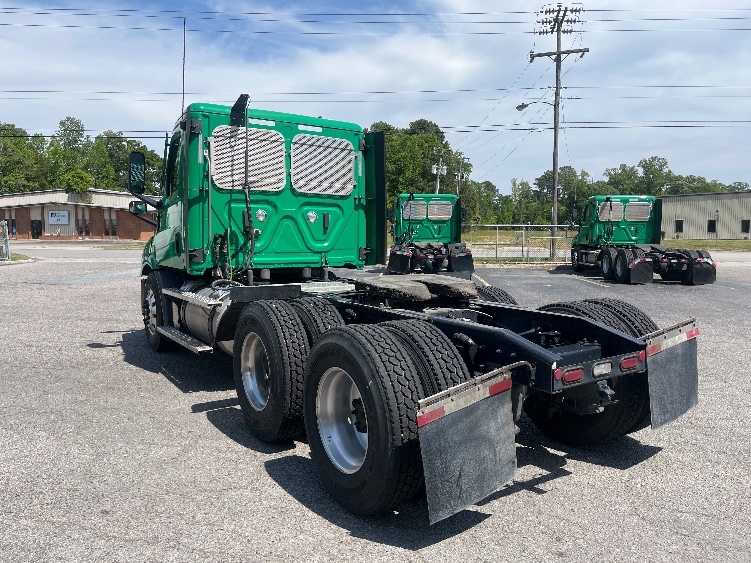 2022 Freightliner Cascadia in Prince George, VA — photo 5