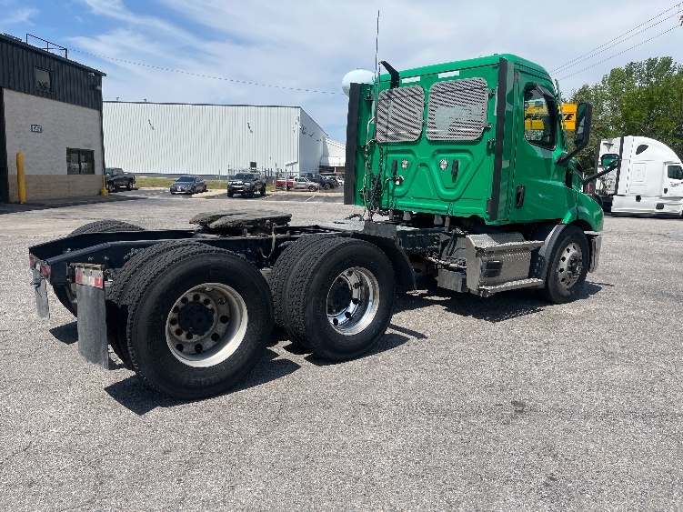 2022 Freightliner Cascadia in Prince George, VA — photo 7