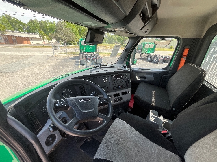 2022 Freightliner Cascadia in Prince George, VA — photo 10