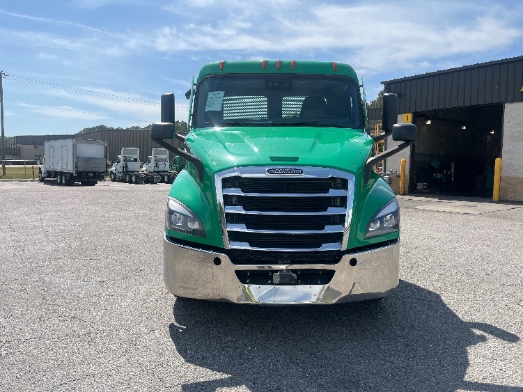 2022 Freightliner Cascadia in Prince George, VA — photo 2