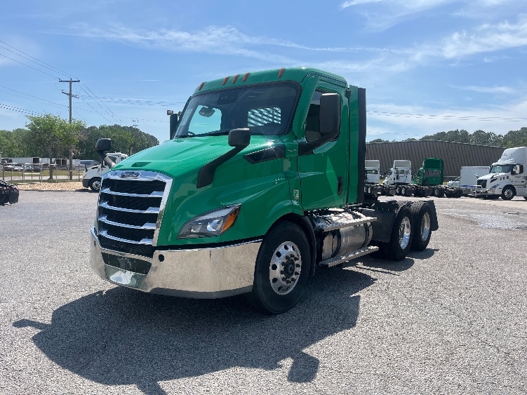 2022 Freightliner Cascadia in Prince George, VA — photo 3