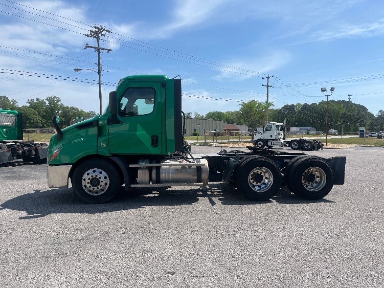 2022 Freightliner Cascadia in Prince George, VA — photo 4