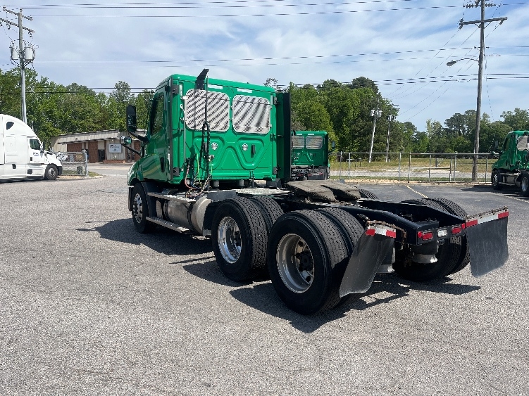 2022 Freightliner Cascadia in Prince George, VA — photo 5