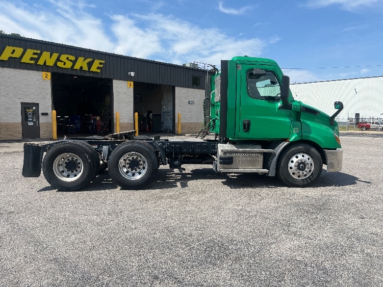 2022 Freightliner Cascadia in Prince George, VA — photo 8