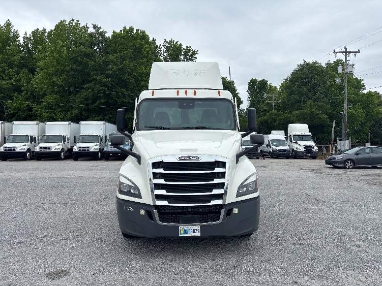 2022 Freightliner Cascadia in Greer, SC — photo 2