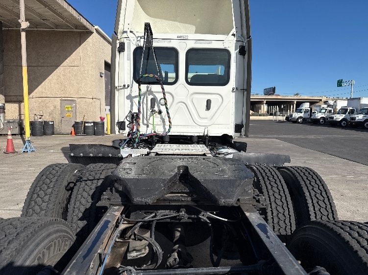 2022 Freightliner Cascadia in Phoenix, AZ — photo 6