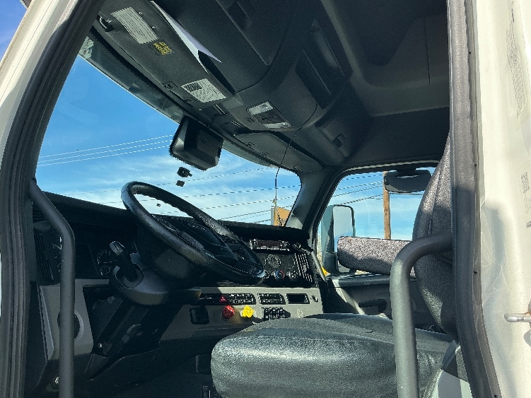 2022 Freightliner Cascadia in Las Vegas, NV — photo 10