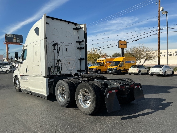 2022 Freightliner Cascadia in Las Vegas, NV — photo 5