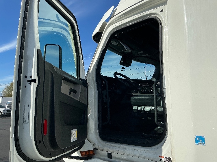 2022 Freightliner Cascadia in Las Vegas, NV — photo 9