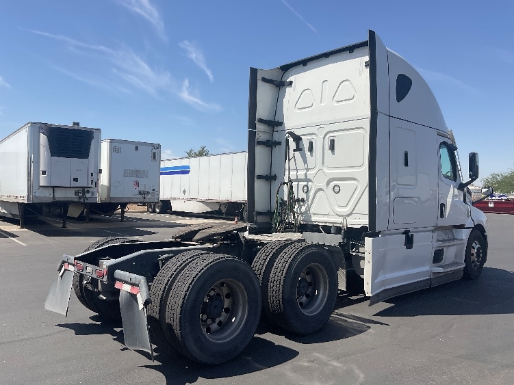 2022 Freightliner Cascadia in Phoenix, AZ — photo 7
