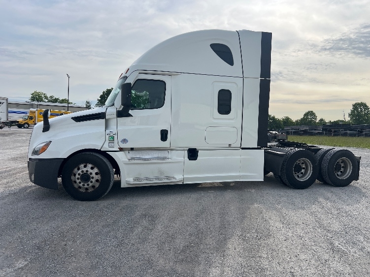 2022 Freightliner Cascadia in Sellersburg, IN — photo 4