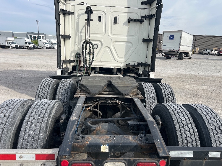 2022 Freightliner Cascadia in Sellersburg, IN — photo 6
