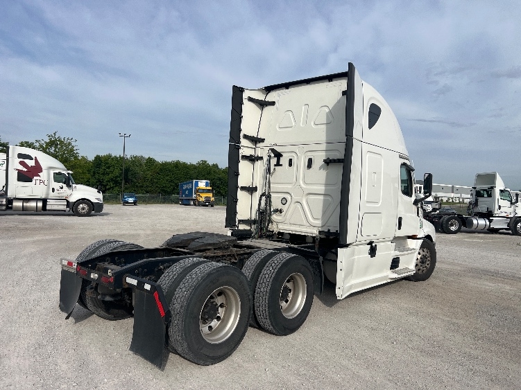 2022 Freightliner Cascadia in Sellersburg, IN — photo 7