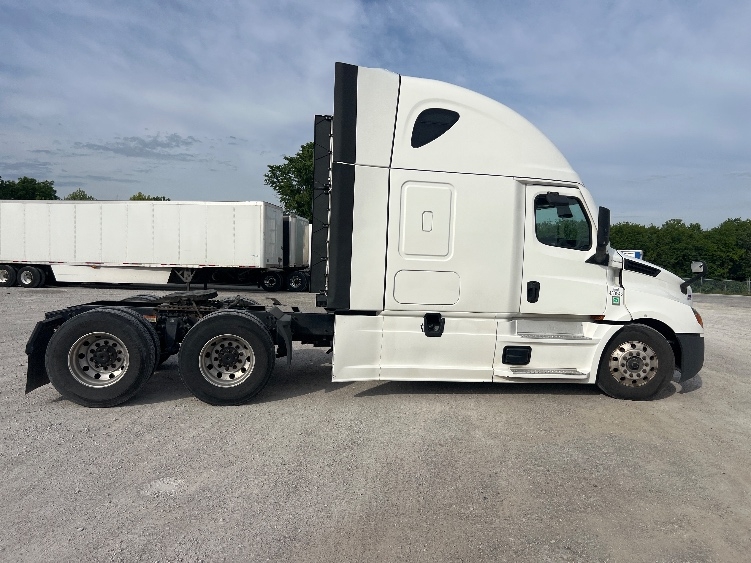 2022 Freightliner Cascadia in Sellersburg, IN — photo 8