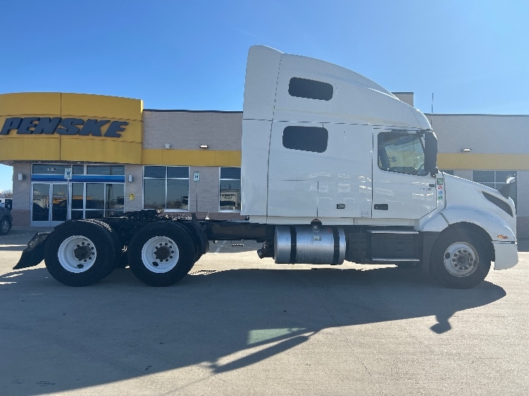 2023 Volvo VNL 760 in El Paso, TX — photo 8
