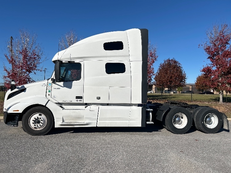 2022 Volvo VNL 760 in Lafayette, LA — photo 4