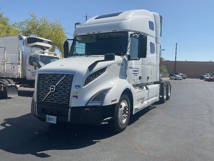 2022 Volvo VNL 760 in North Las Vegas, NV — photo 3