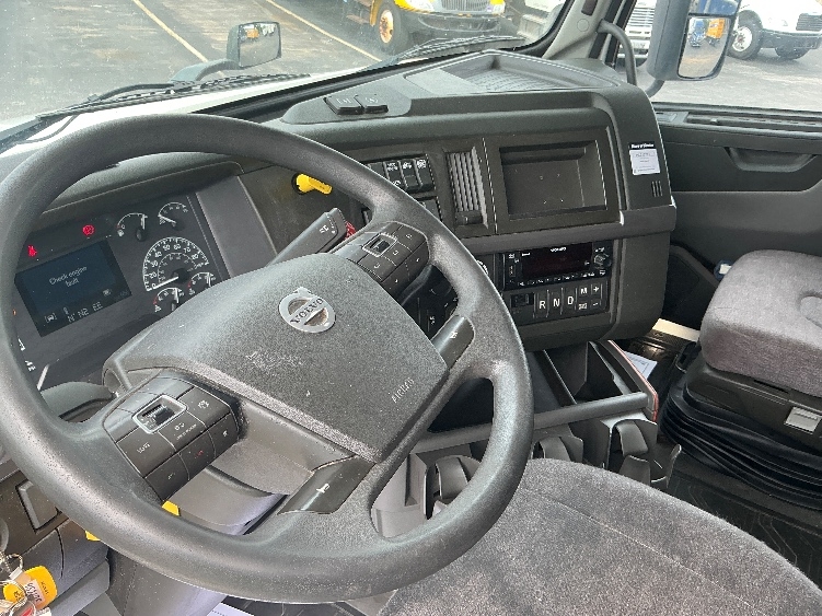 2022 Volvo VNL 760 in Poplar Bluff, MO — photo 10