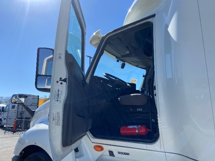2022 International LT in San Antonio, TX — photo 9