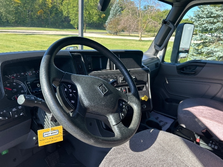 2022 International LT in De Pere, WI — photo 10