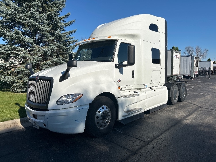 2022 International LT in De Pere, WI — photo 3