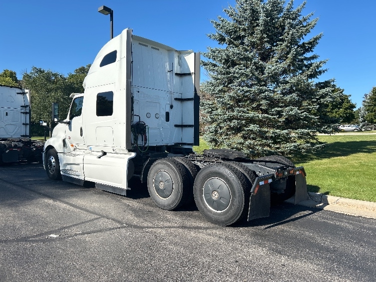2022 International LT in De Pere, WI — photo 5