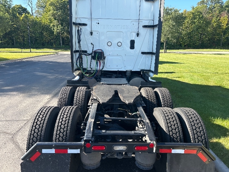2022 International LT in De Pere, WI — photo 6