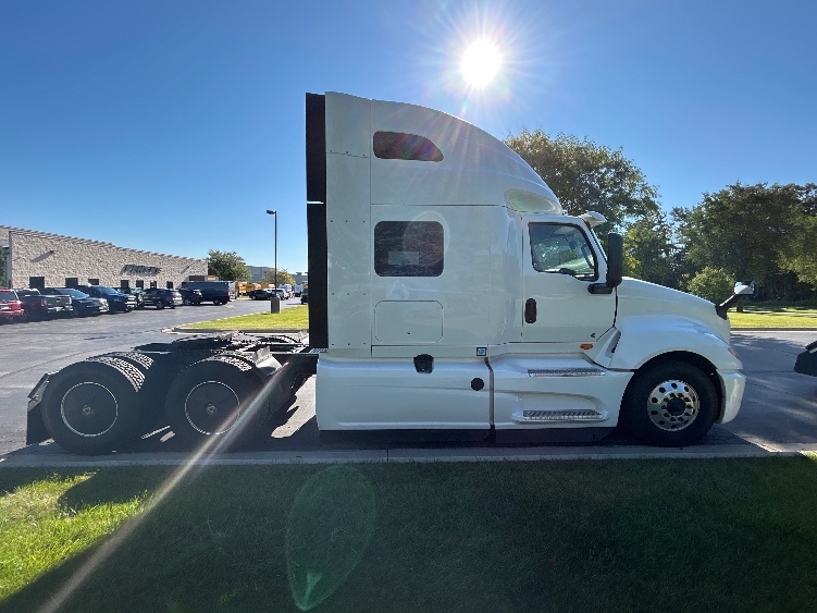 2022 International LT in De Pere, WI — photo 8
