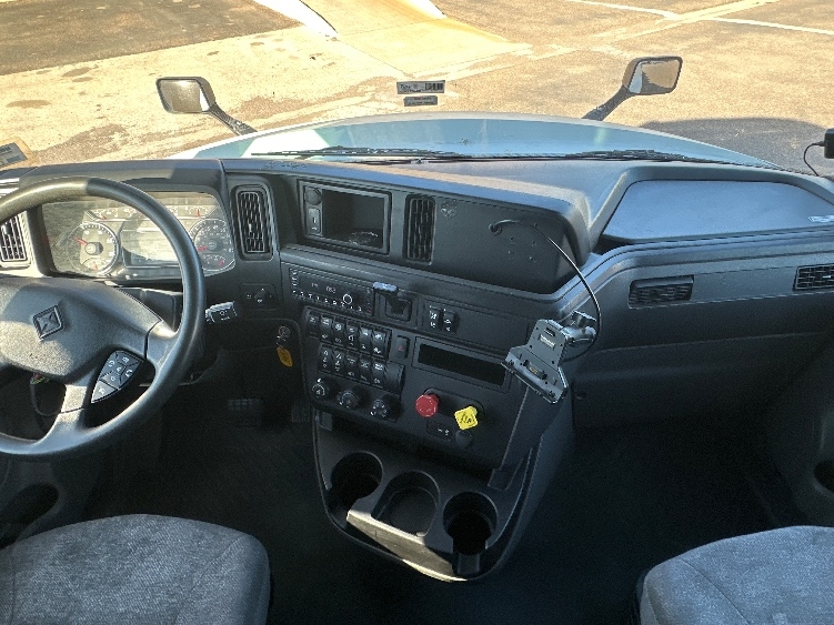 2022 International LT in San Antonio, TX — photo 10