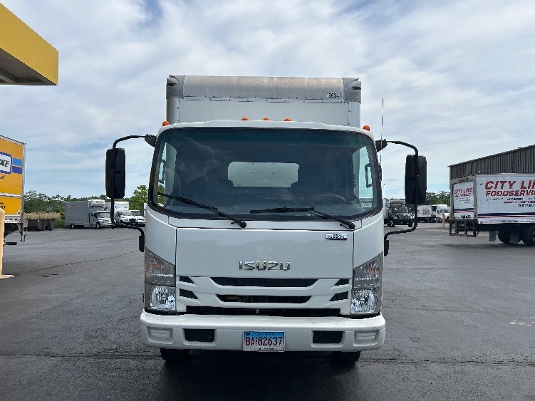 2022 Isuzu NRR in Montgomery, NY — photo 2