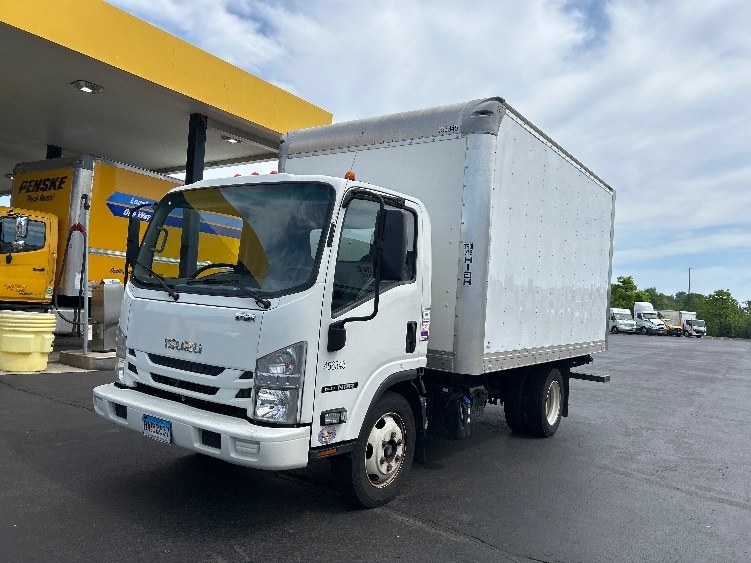 2022 Isuzu NRR in Montgomery, NY — photo 3