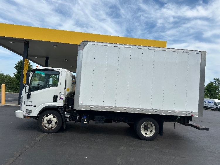 2022 Isuzu NRR in Montgomery, NY — photo 4